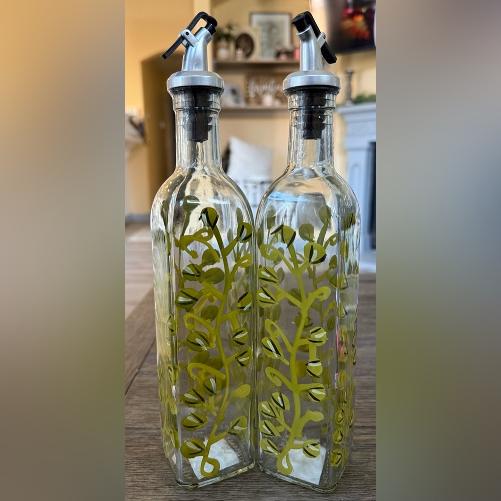 Decorative Olive Oil and Vinegar Dispenser Set with Green Leaf Design